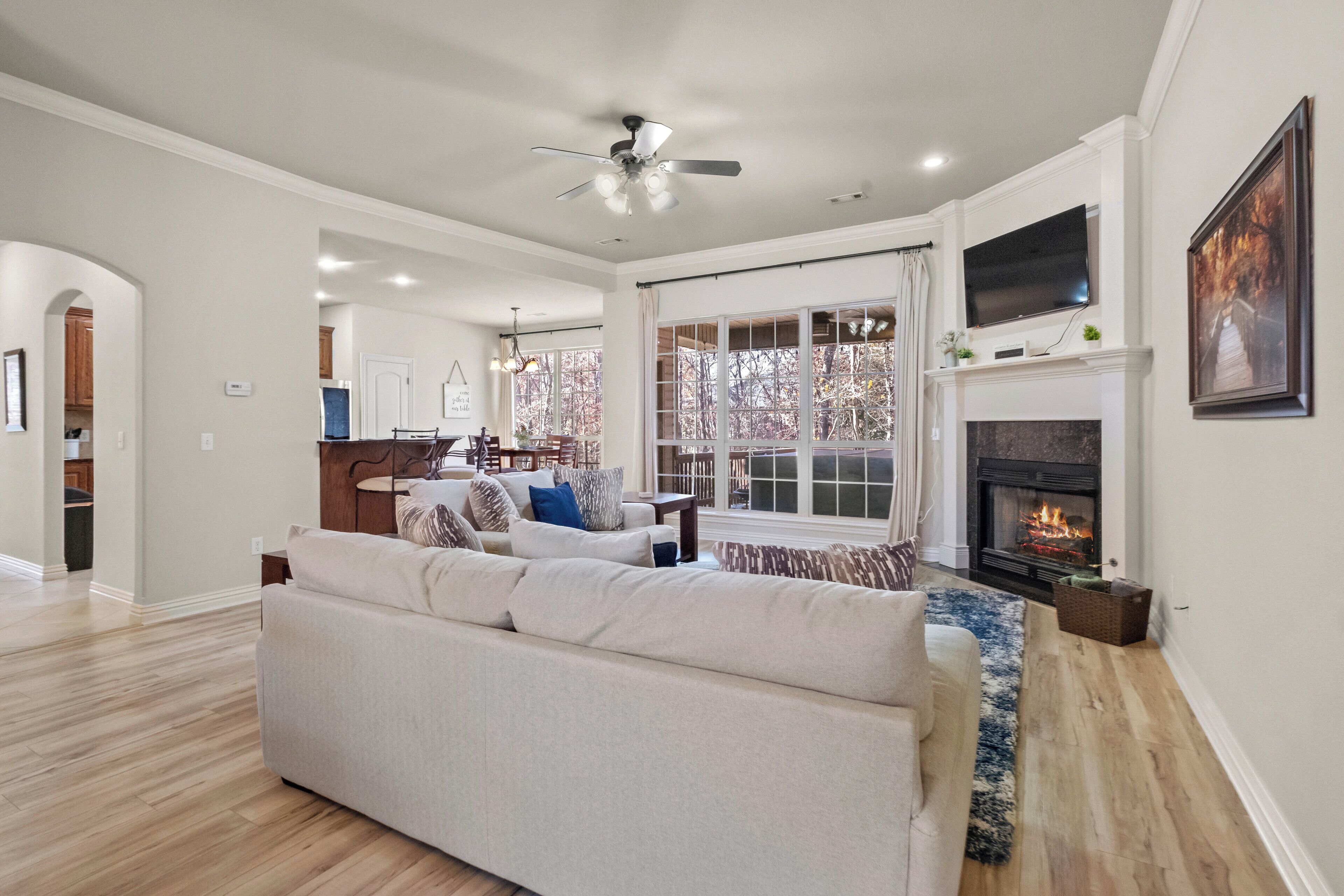 Smart TV, fireplace, table tennis