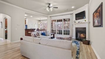 Smart TV, fireplace, ping pong