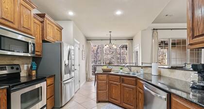 Mulligan Manor: Golf > Bike > Play > Private Hot Tub > Pet Friendly
