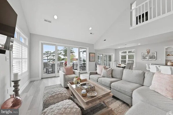 Smart TV, fireplace, DVD player, books