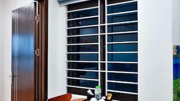 Deluxe Apartment, 1 Bedroom, Balcony, City View | Living area