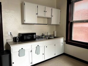 Private kitchen - Charming Duplex on Quiet Street (St. Louis)