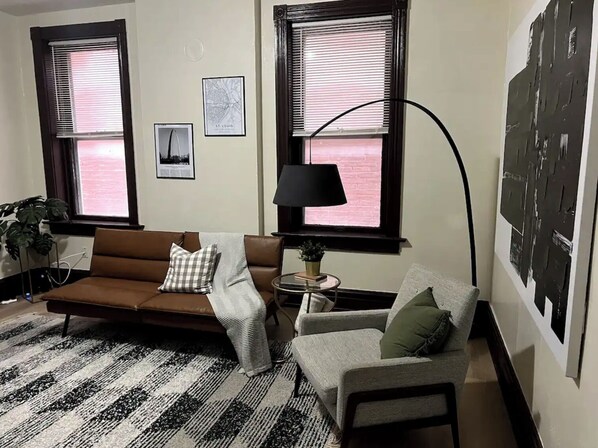 Living area - Charming Duplex on Quiet Street (St. Louis)