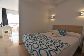 1 slaapkamer, een strijkplank/strijkijzer, internet