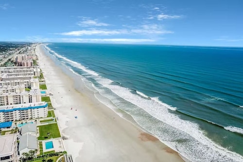 Beachfront Condo at Colony Beach Club - Ocean Views, Pool, Patio, Sleeps 4