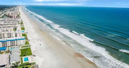 Beachfront Condo at Colony Beach Club - Ocean Views, Pool, Patio, Sleeps 4