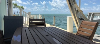 Open Ocean View, Private Hot Tub, Ice Machine, Moor 26' Boat!