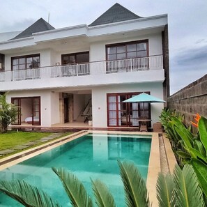 ด้านหน้าที่พัก