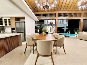 รับประทานอาหารกลางแจ้ง