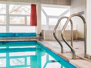 Huis | Zwembad | Een binnenzwembad en een buitenzwembad