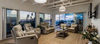 Slipaway 1770 - magnificent home with majestic ocean water views, air conditioned