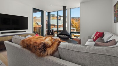 Lux Mountainside 2 Bed Mountainside Condo