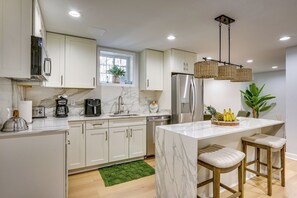 Fridge, microwave, dishwasher, coffee/tea maker