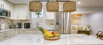 Dulles Executive Resort, VA, 5 mn from IAD,  10 mn from Reston-Town Center.