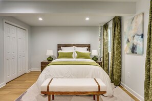 1 bedroom, desk, iron/ironing board, WiFi