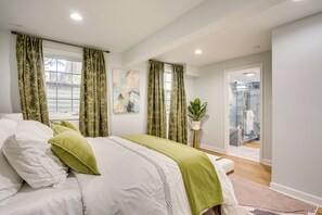 1 bedroom, desk, iron/ironing board, WiFi