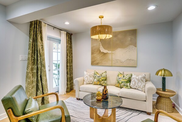 Smart TV, offices, computer monitors