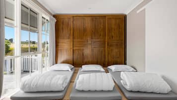 4 bedrooms, free WiFi, bed sheets