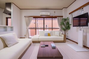 TV - 7 minutes walk to Asakusa StationMAX 13 people2 shower roomsHigh quality NetflixScreen available / Sumida-ku Tokyo (Sumida-ku)