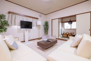 TV - 7 minutes walk to Asakusa StationMAX 13 people2 shower roomsHigh quality NetflixScreen available / Sumida-ku Tokyo (Sumida-ku)