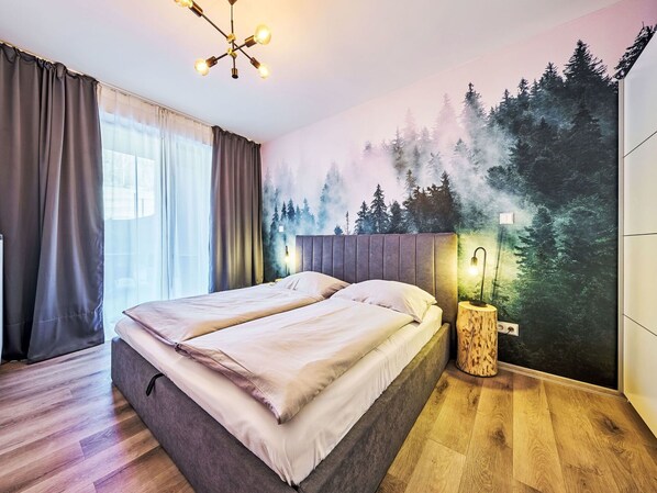 2 bedrooms, travel crib, free WiFi, bed sheets