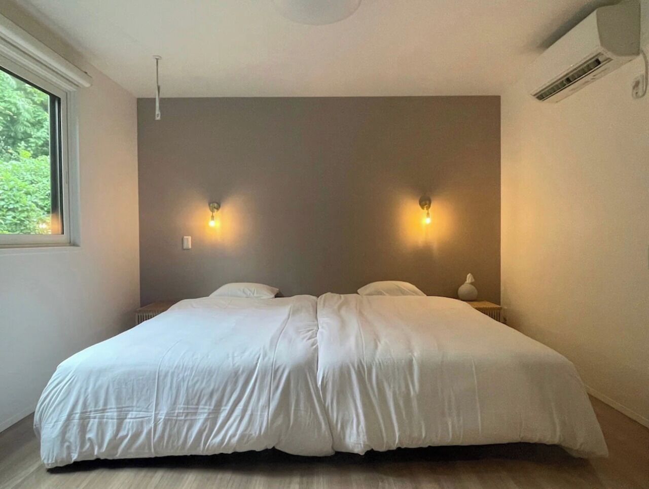 2 多间卧室、办公桌、免费 WiFi、床单