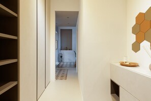Interior - GuestHost - M4 Argonne Cosy Apartment (Milano)