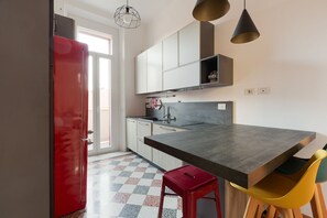 Fridge, microwave, oven, stovetop