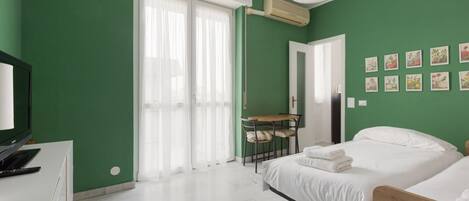 Iron/ironing board, WiFi, bed sheets