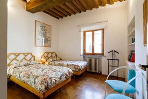 3 chambres, fer et planche à repasser, Wi-Fi, draps fournis