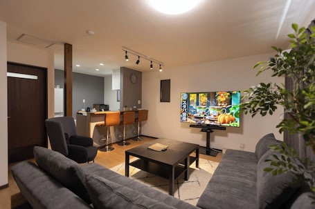Interior. Building D Cinema Lounge with kitchen 10 people / Ogaki Gifu