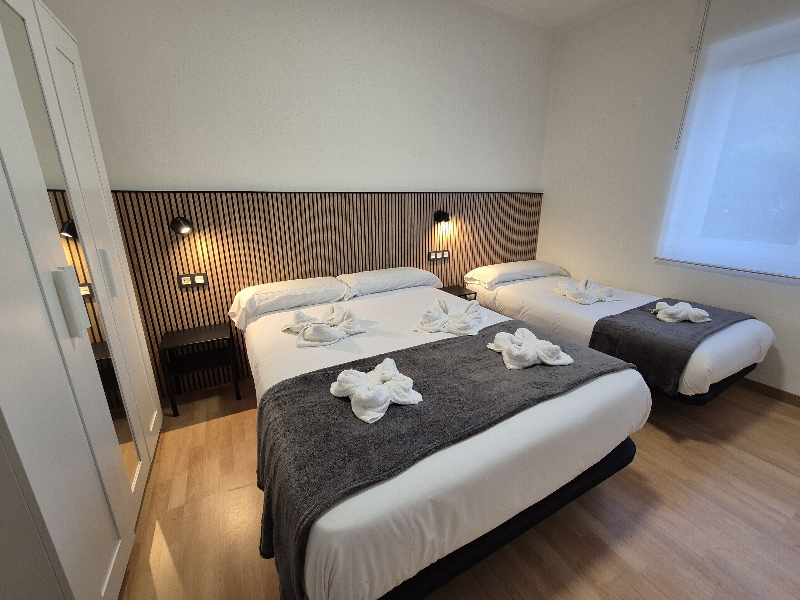 3 habitaciones, tabla de planchar con plancha y wifi gratis 