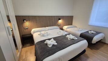 3 dormitorios, tabla de planchar con plancha, wifi gratis y ropa de cama