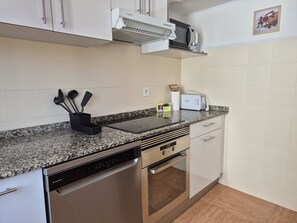 Frigorifero, microonde, forno, lavastoviglie