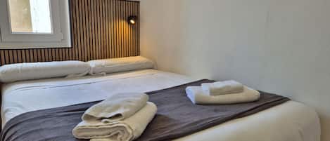 3 bedrooms, iron/ironing board, free WiFi, bed sheets