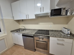 Refrigerador, microondas, horno y lavavajillas 