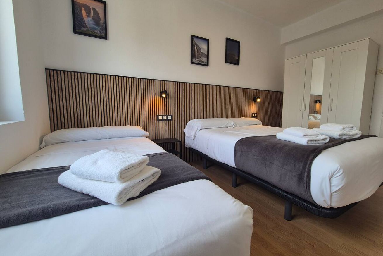 3 slaapkamers, een strijkplank/strijkijzer, gratis wifi, beddengoed