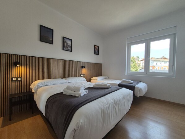 3 chambres, fer et planche à repasser, Wi-Fi gratuit, draps fournis