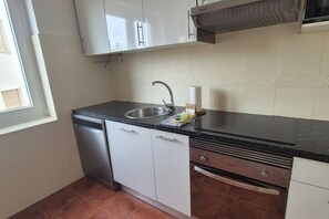 A kitchen with a dishwasher, sink, and a stove. - 648C1 Apartamento Mareval (Oviedo)