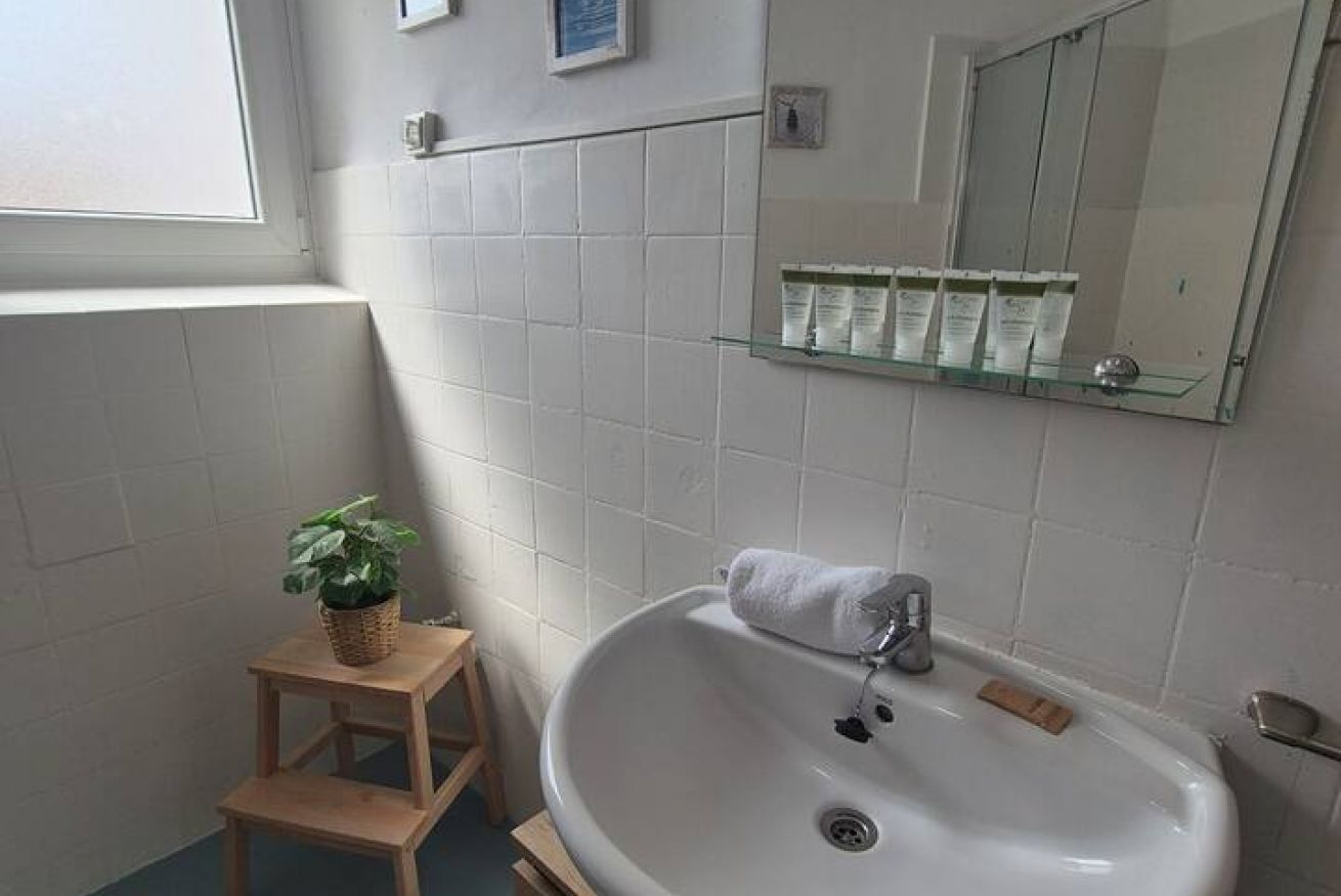 Een douche, handdoeken