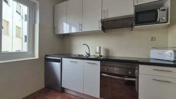 Refrigerador, microondas, horno y lavavajillas