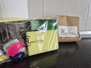 Een douche, handdoeken