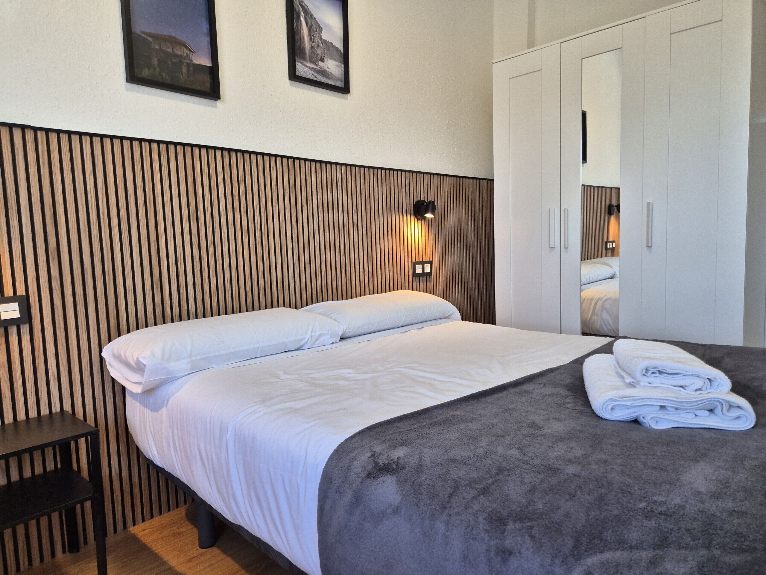 3 habitaciones, tabla de planchar con plancha y wifi gratis 