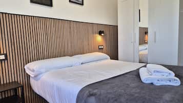 3 chambres, fer et planche à repasser, Wi-Fi gratuit, draps fournis