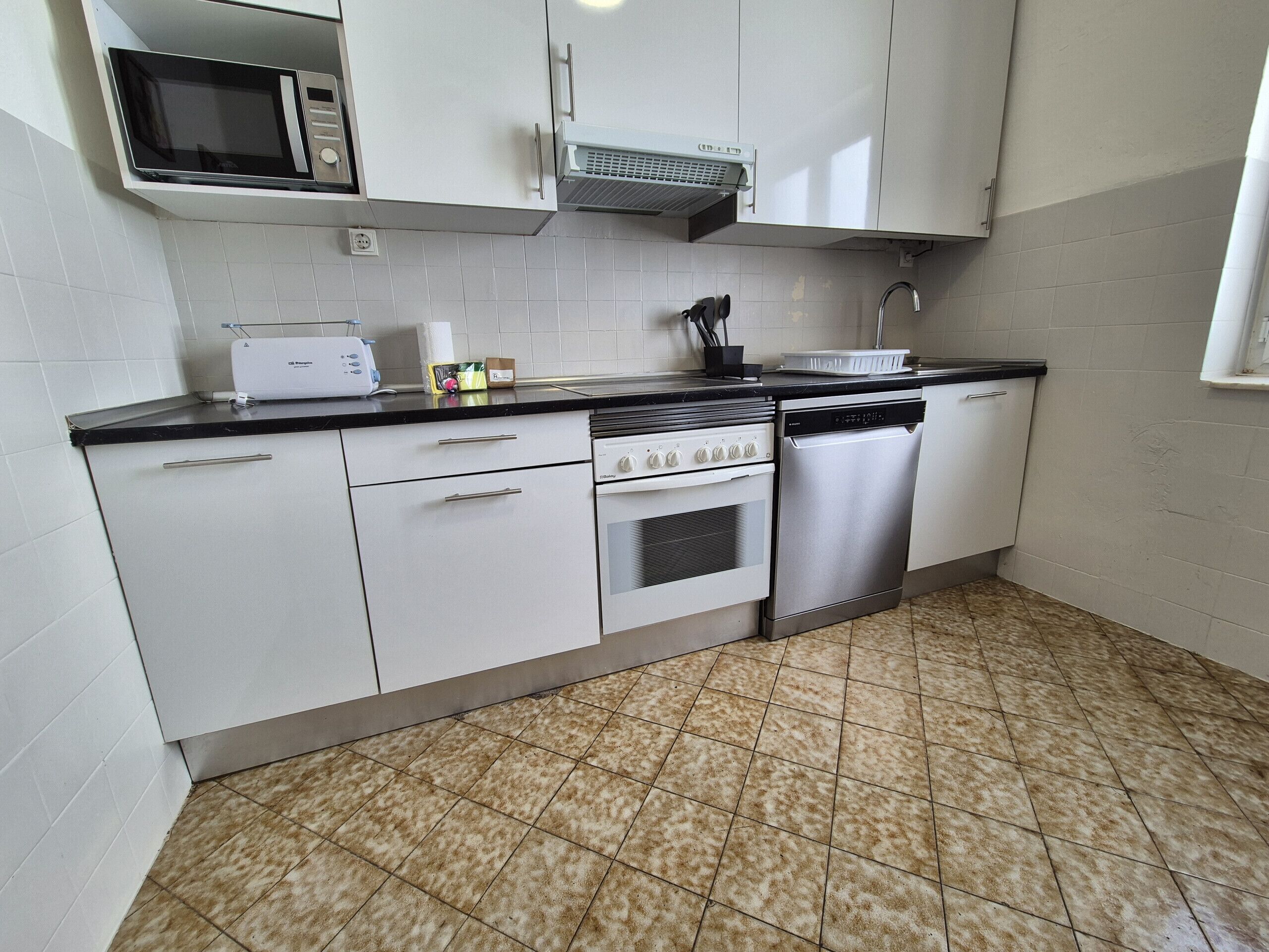 Réfrigérateur, micro-ondes, four, lave-vaisselle