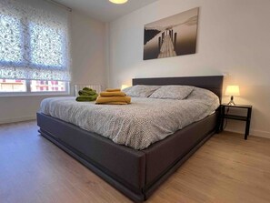 2 habitaciones, tabla de planchar con plancha, internet y ropa de cama 