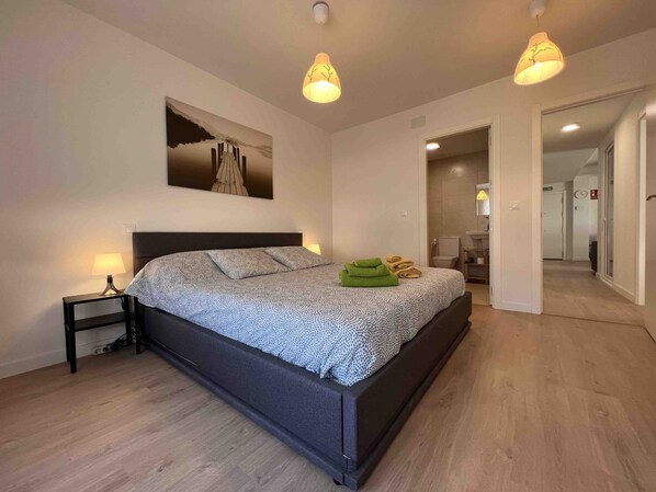 2 bedrooms, iron/ironing board, internet, bed sheets