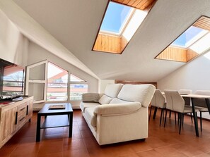 Fernseher, Tischtennisplatte