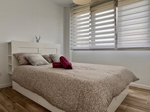 3 chambres, fer et planche à repasser, accès à Internet, literie fournie