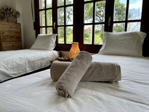 4 chambres, accès Internet, draps fournis